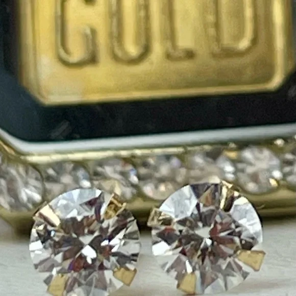 1/2ct 14K Solid YELLOW Gold Diamond studs earrings. Yellow Gold - Picture 10 of 16